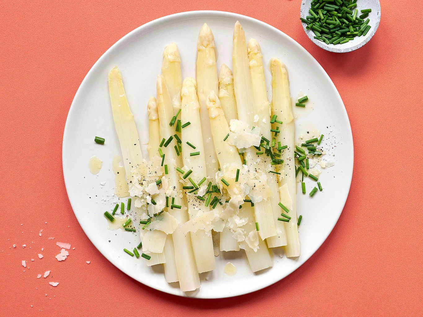 Weisse Spargeln mit Parmesan und Schnittlauch