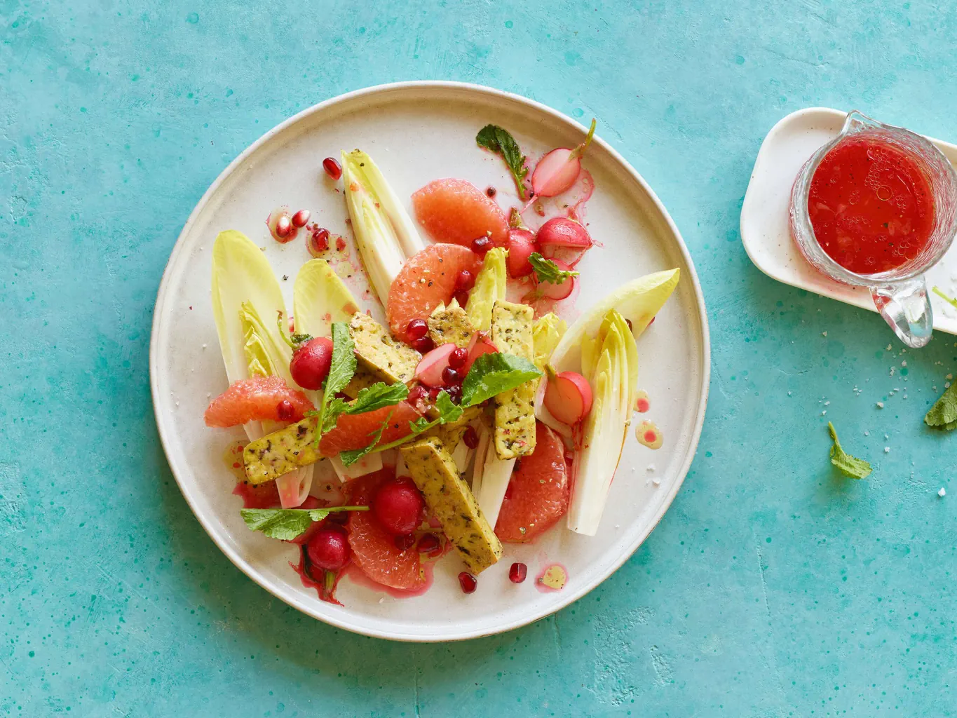 Insalata fruttata d'indivia belga con tofu