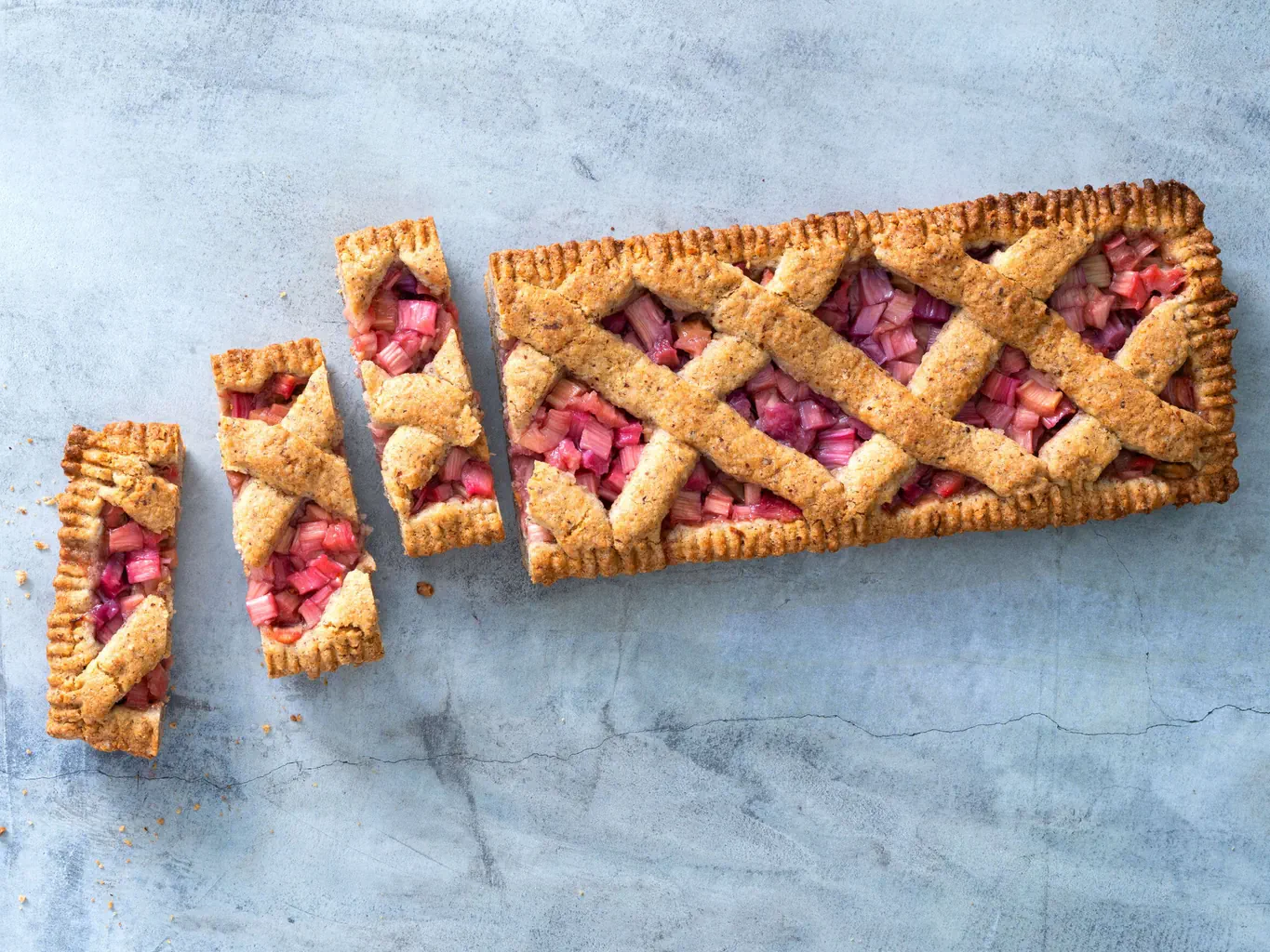 Gâteau de Linz à la rhubarbe