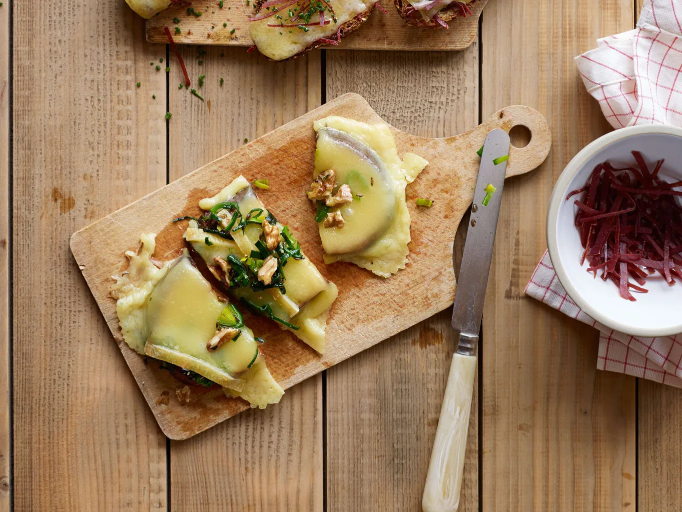 Crostoni al formaggio per raclette