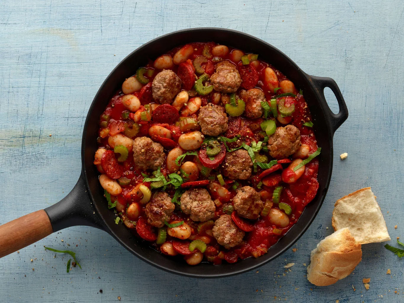 Albondigas con fagioli e chorizo