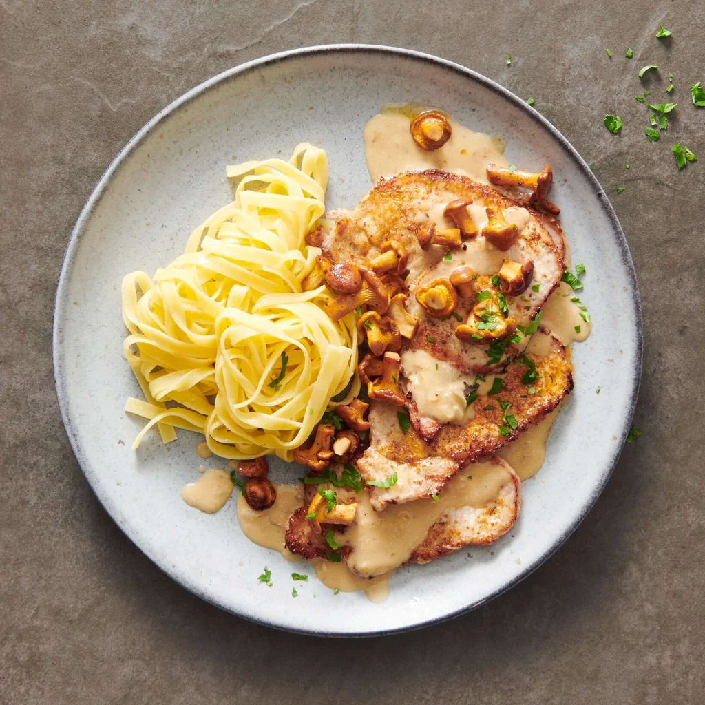 Escalopes de porc à la crème et aux chanterelles 