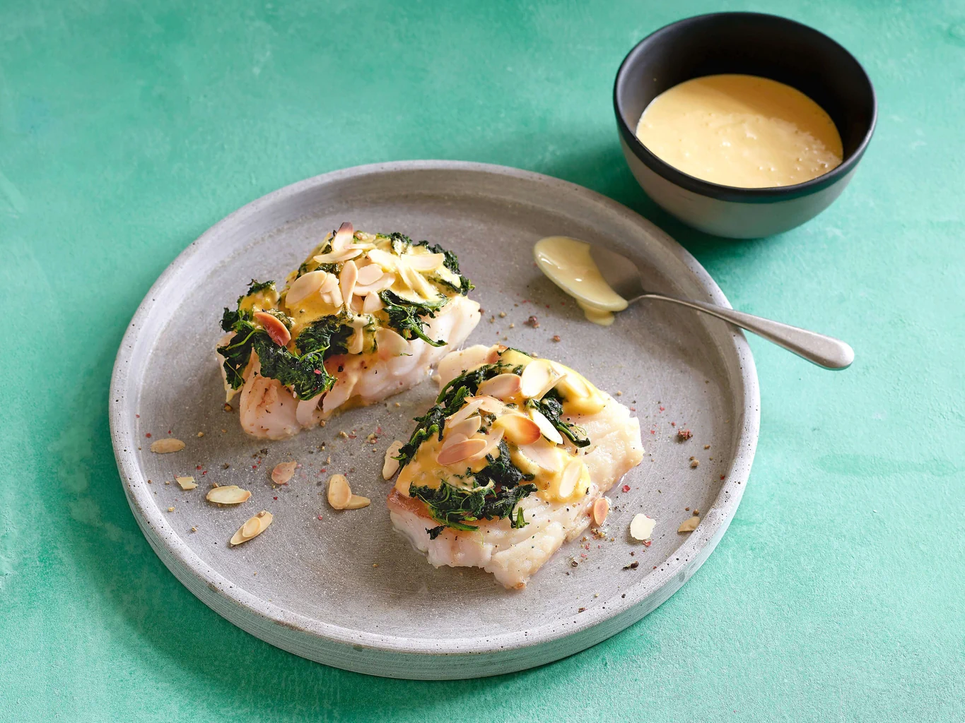 Merluzzo con spinaci e salsa olandese