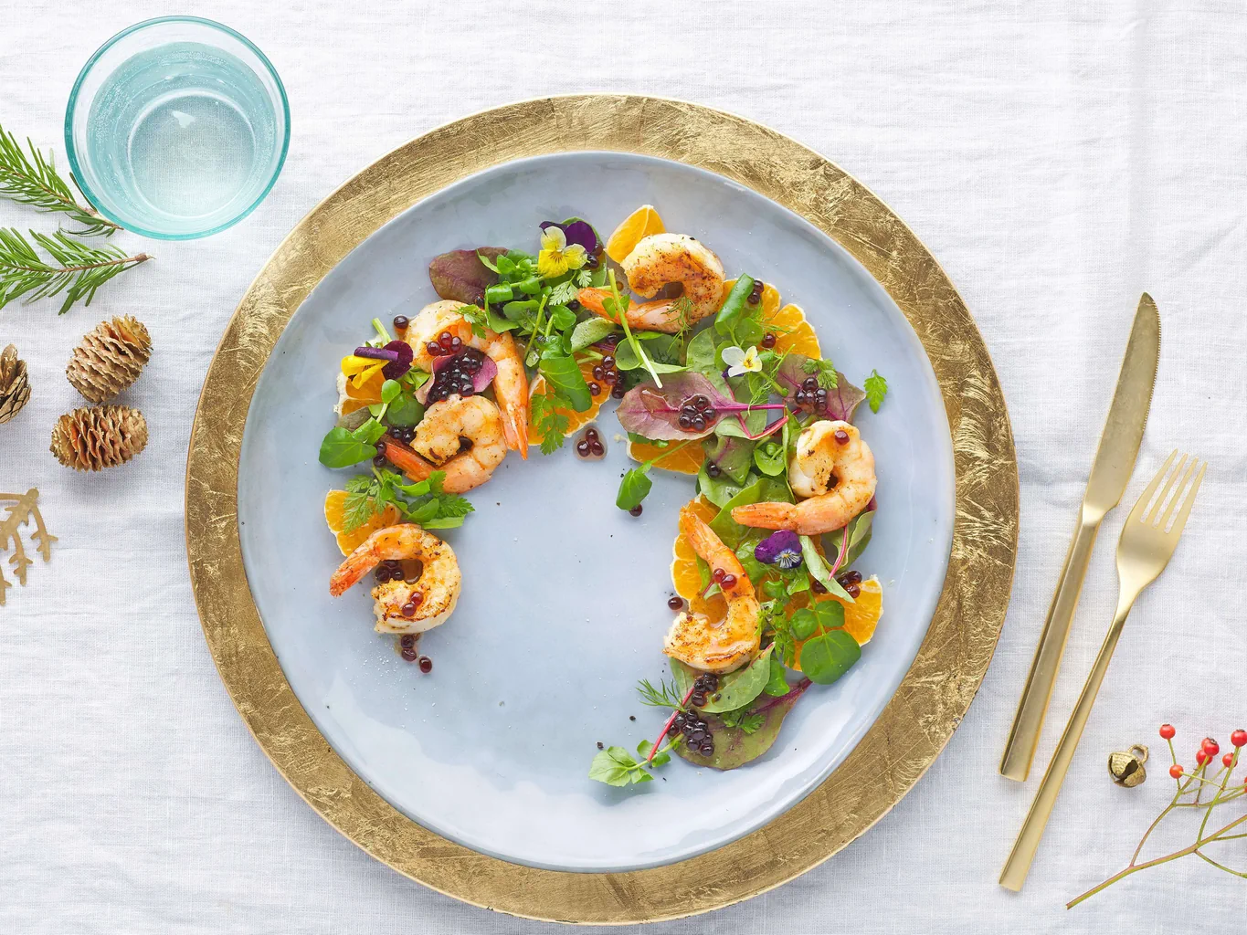 Salat mit Crevetten und Aceto-Perlen