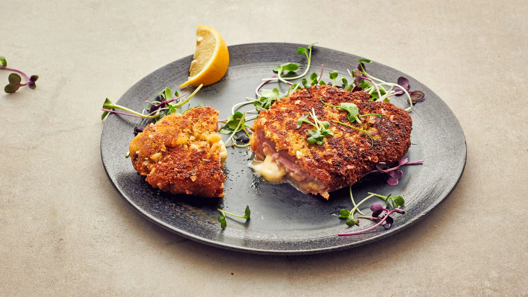 Cordon bleu mit Mont-d’Or und Nusspanade