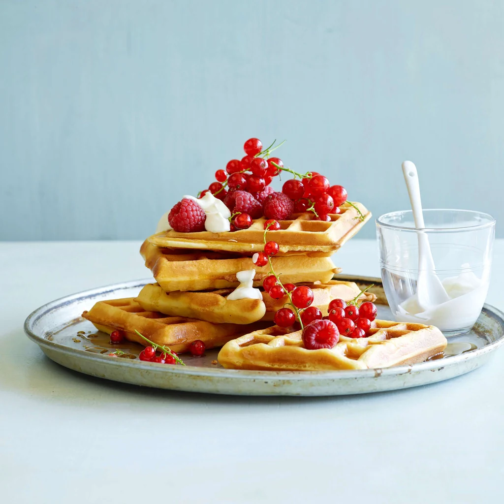 Kokosöl-Waffeln mit Beeren