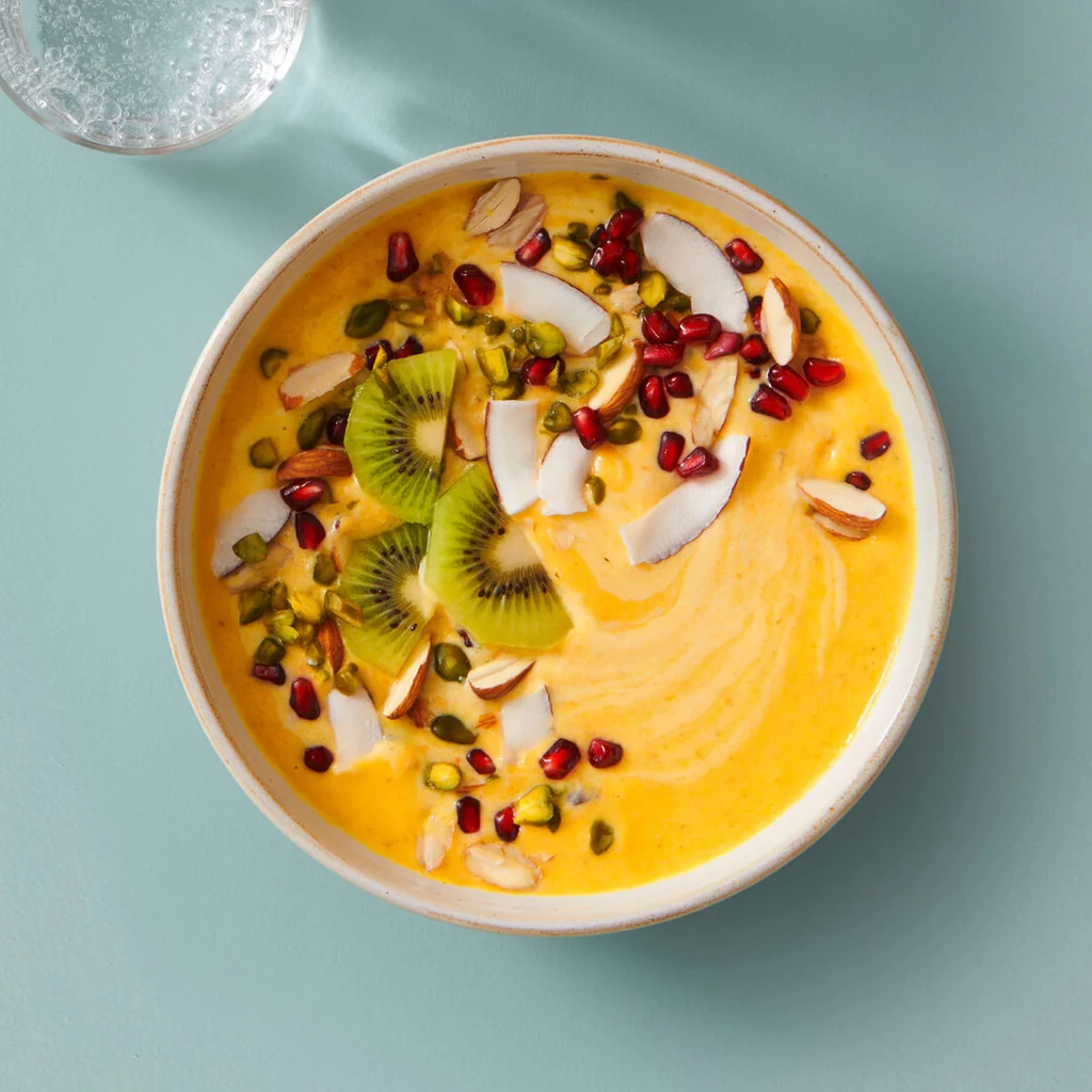 Bowl di smoothie alla curcuma
