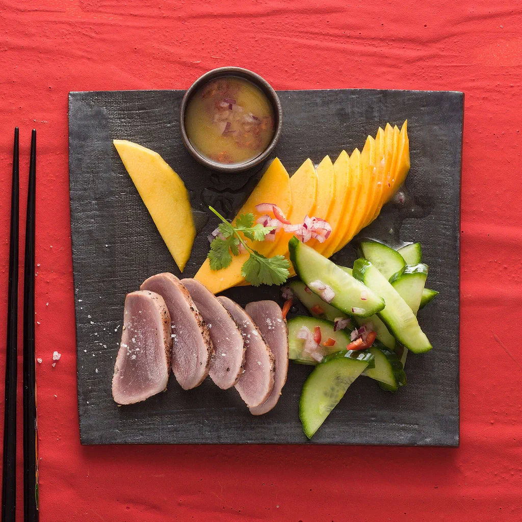 Tuna mit Mango, Gurke und Wasabi-Dressing