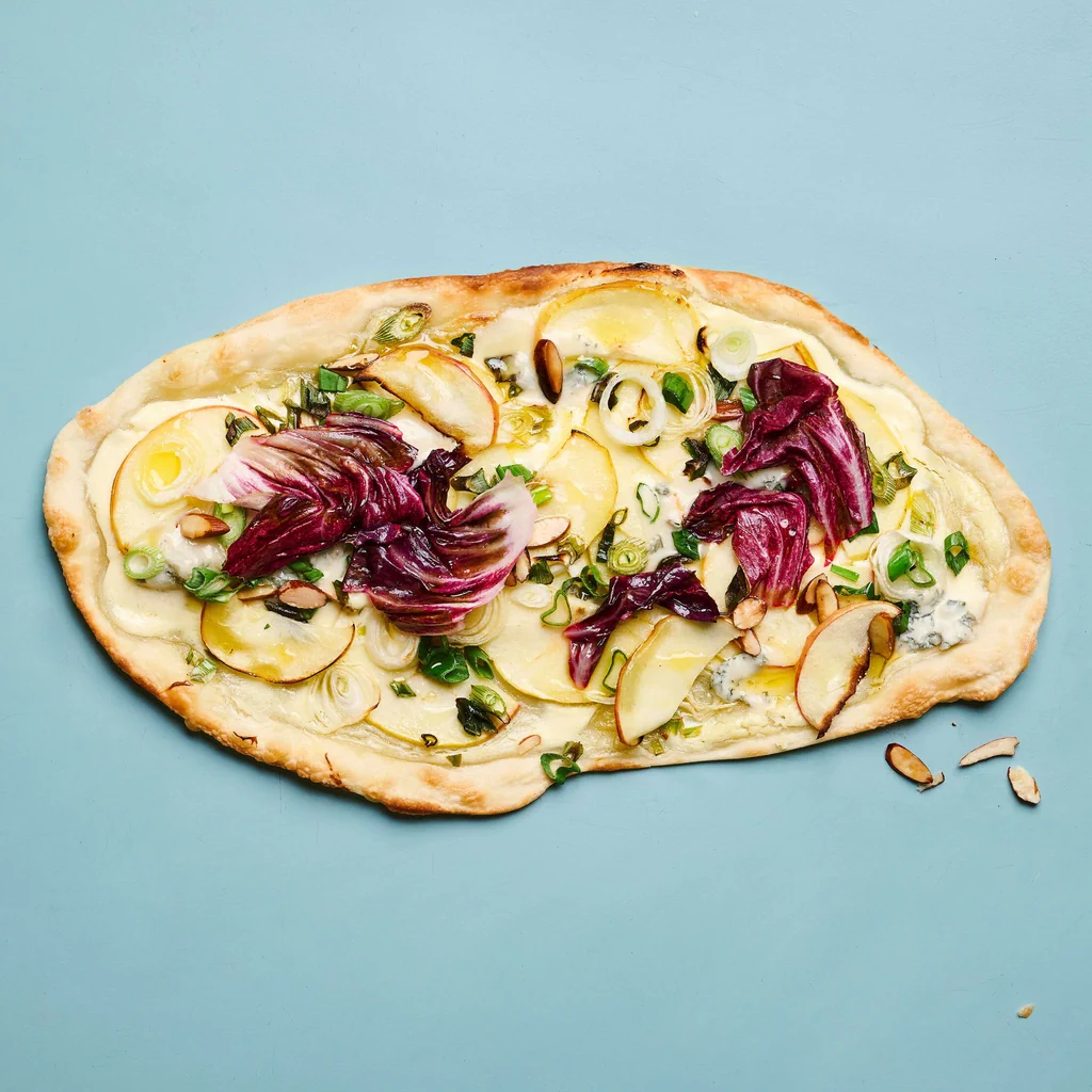Apfel-Flammkuchen mit Gorgonzola 