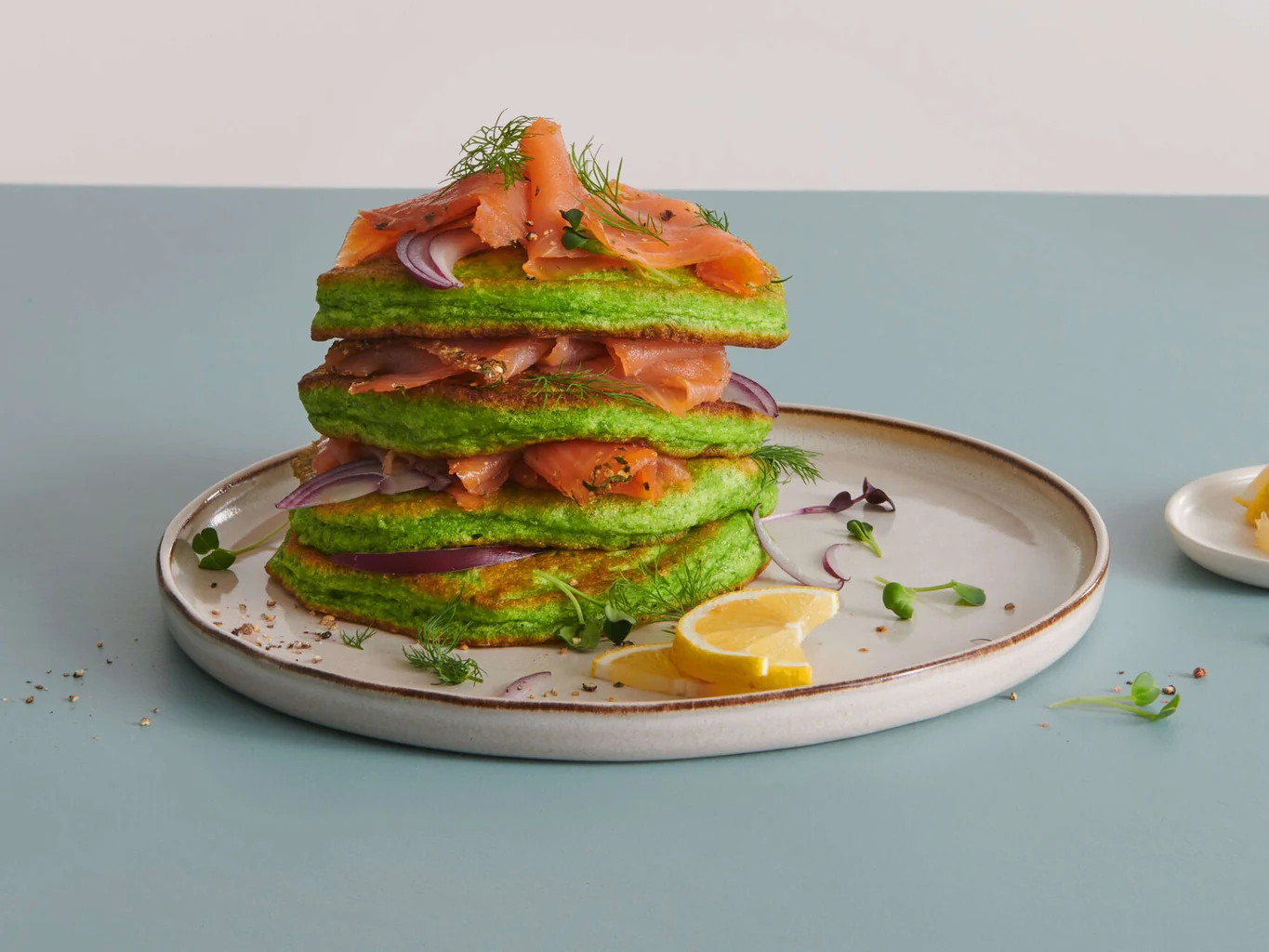 Spinat-Pancakes mit Rauchlachs