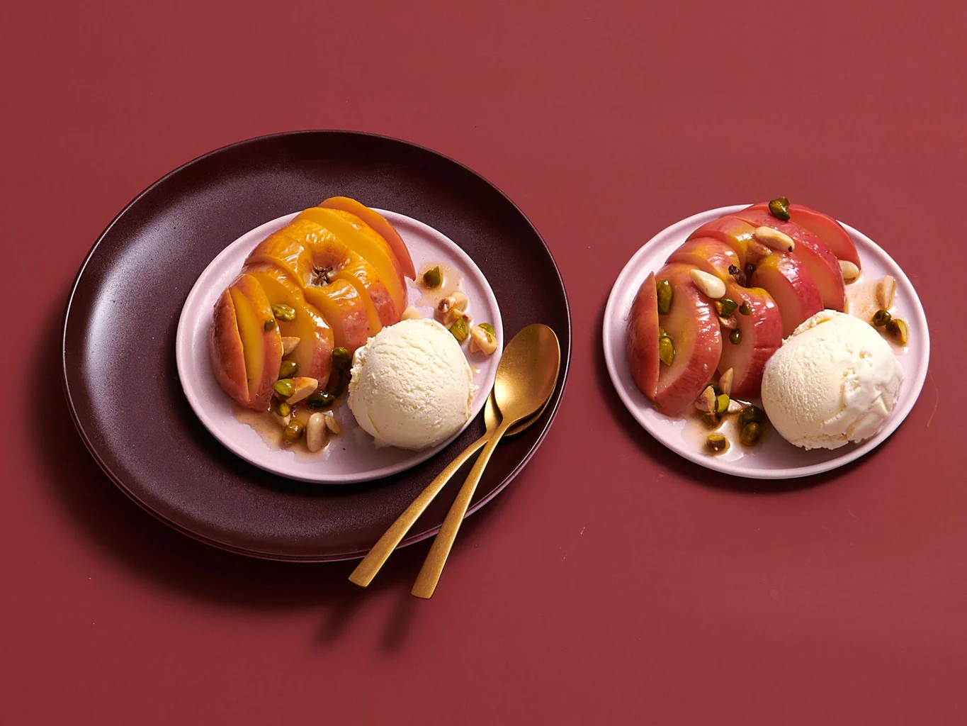 Gebackener Apfel mit Glace