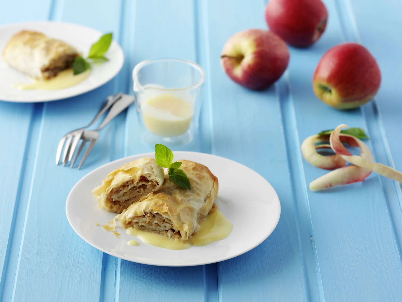 Strudel di mele con crema al succo di mele