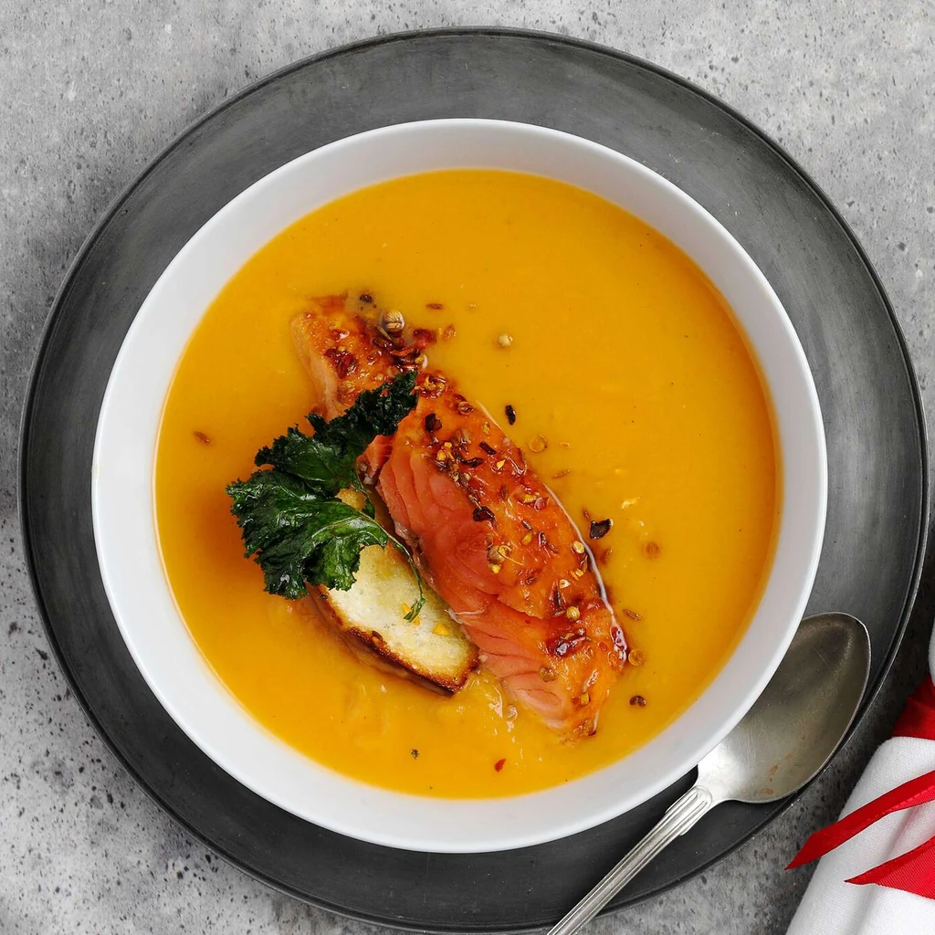 Süsskartoffelsuppe mit Lachs
