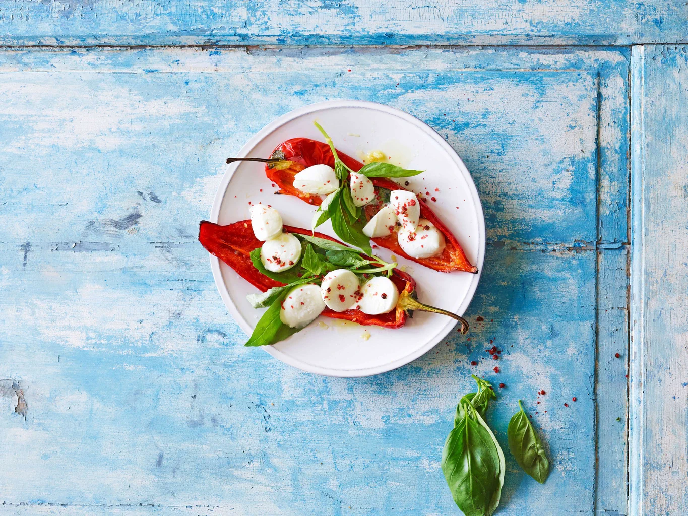 Poivrons allongés avec mozzarella de bufflonne