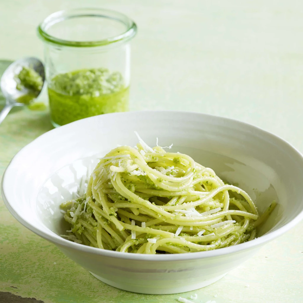 Spaghetti mit Kopfsalatpesto