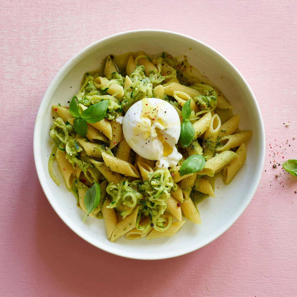 Penne au pesto et aux courgettes