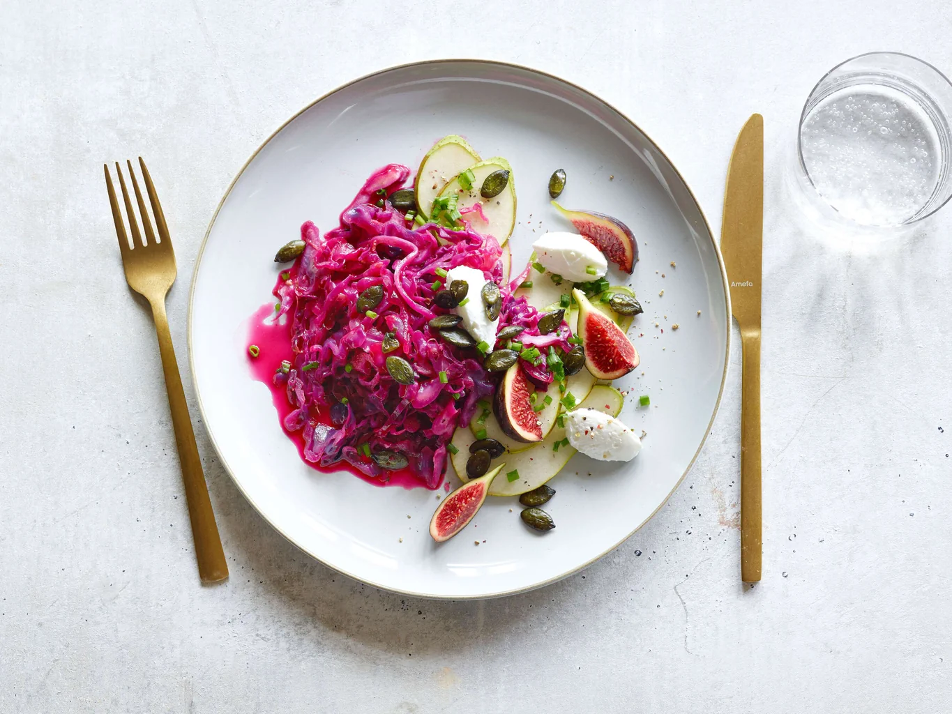Lauwarmer Kabissalat mit Ziegenfrischkäse