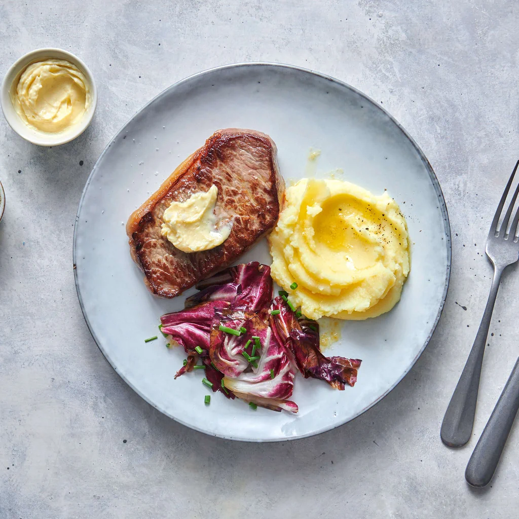 Entrecôte con rafano e cicorino rosso 