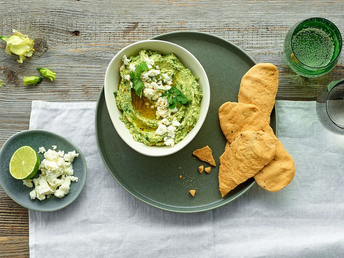 Humus con limetta e feta