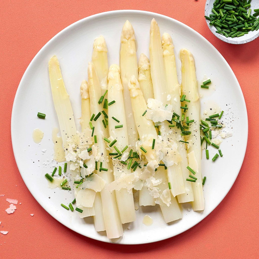 Weisse Spargeln mit Parmesan und Schnittlauch