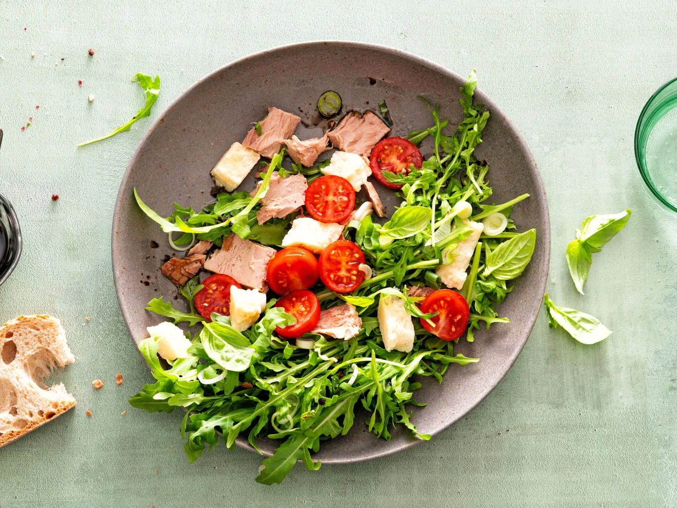 Thunfischsalat mit Parmesan und Tomaten