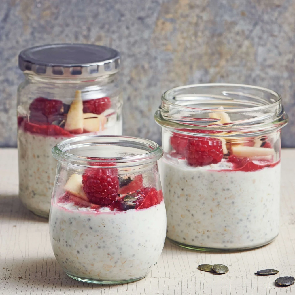 Overnight oats con mele e lamponi