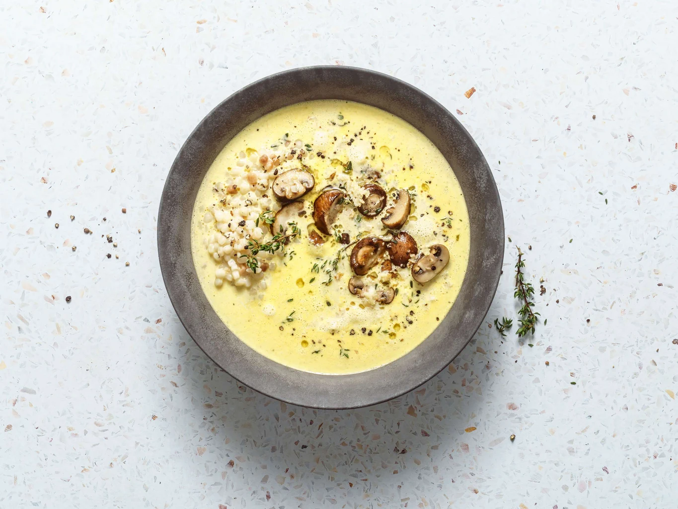 Vellutata di funghi con sbrinz e fregola sarda