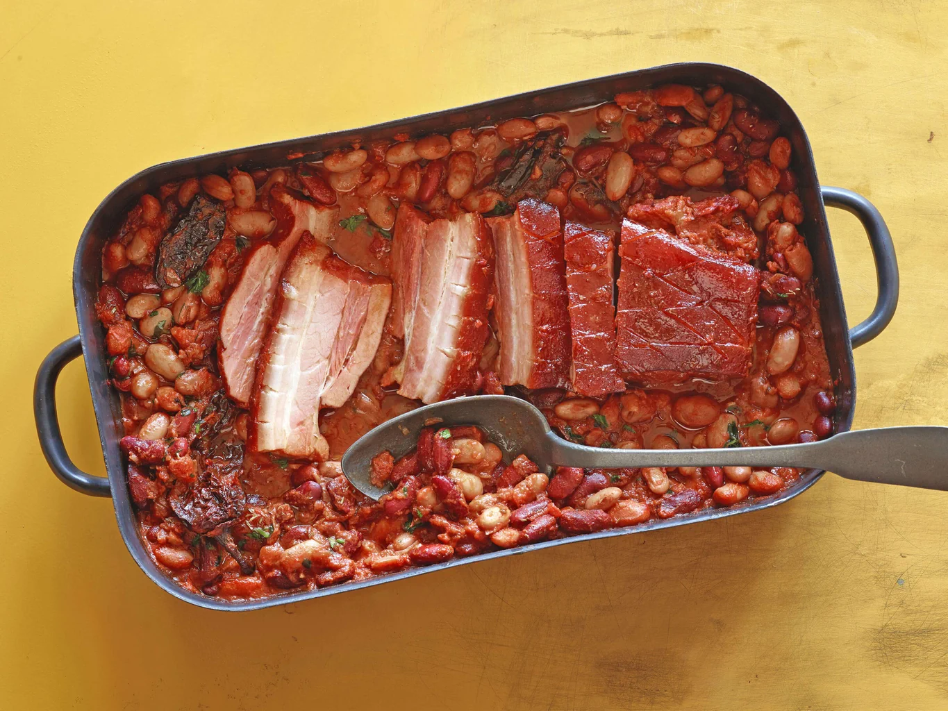 Haricots à la tomate avec lard