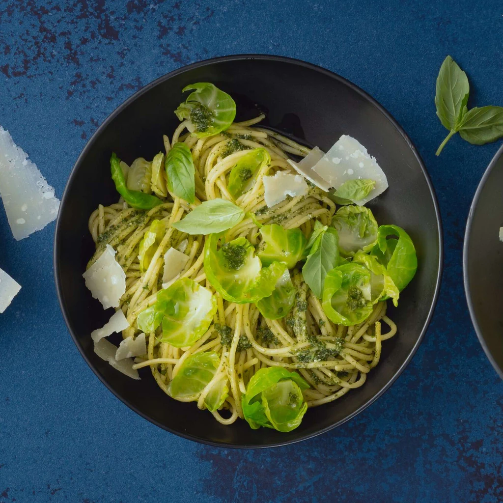Basilikum-Pasta mit Rosenkohl