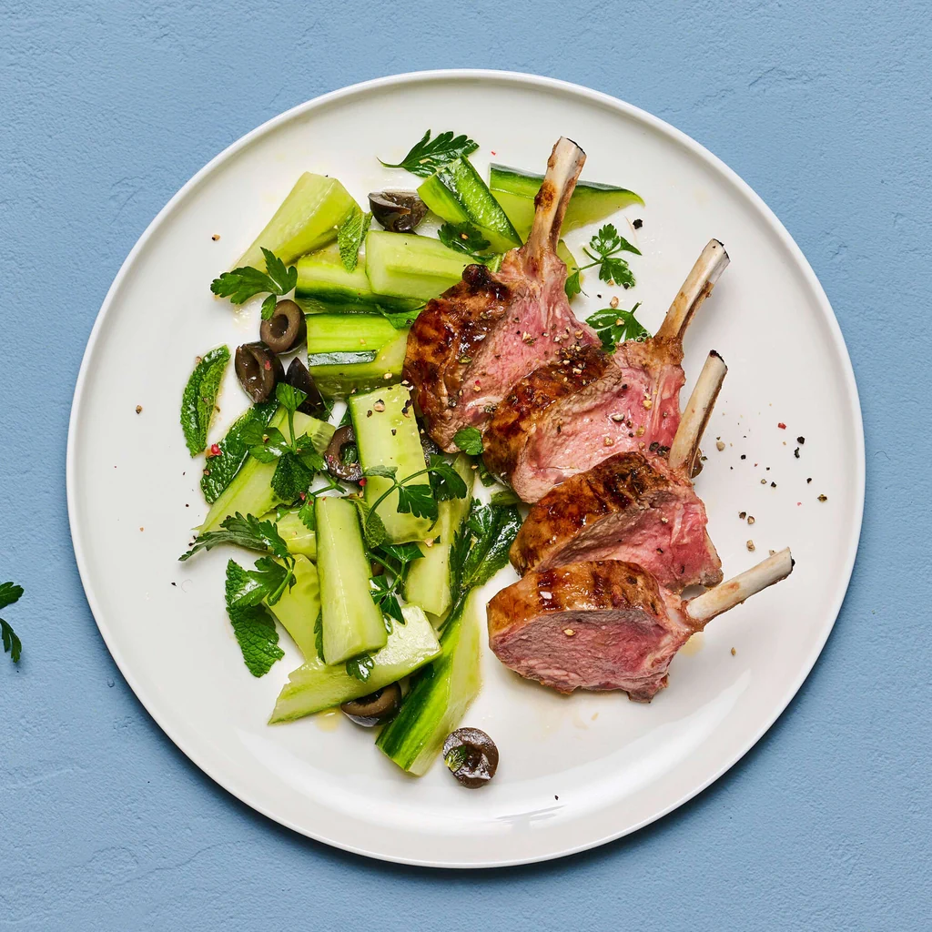 Agnello con cetrioli ed erbe aromatiche 