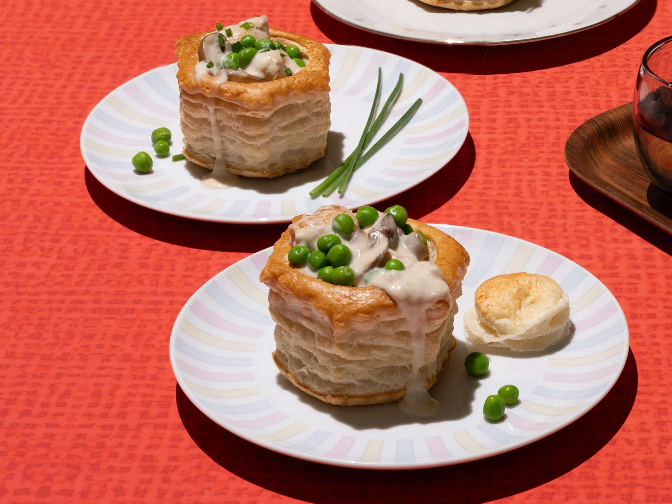 Vol-au-vent con pollo e piselli