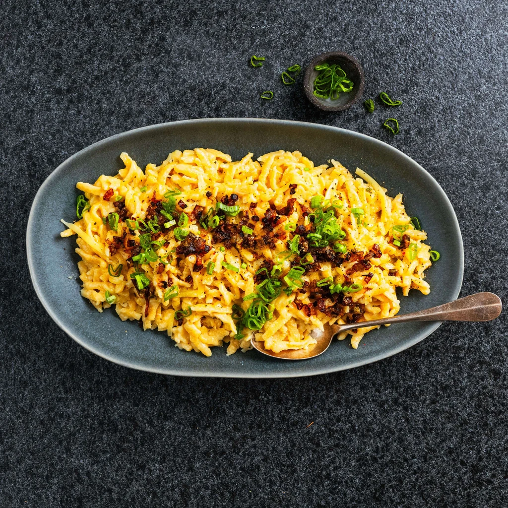 Spätzli au fromage avec oignons nouveaux