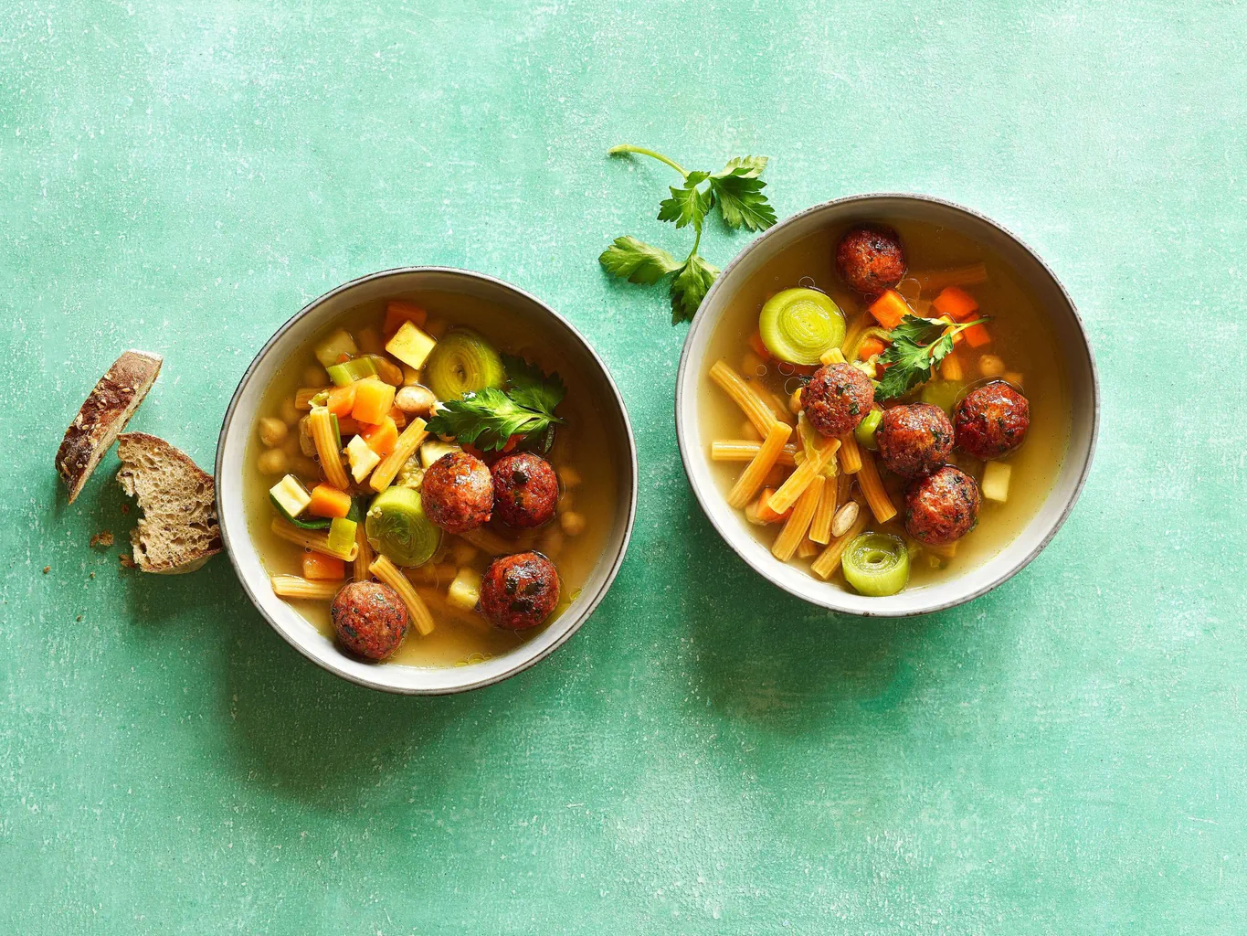 Minestrone mit Plant based Hackbällchen
