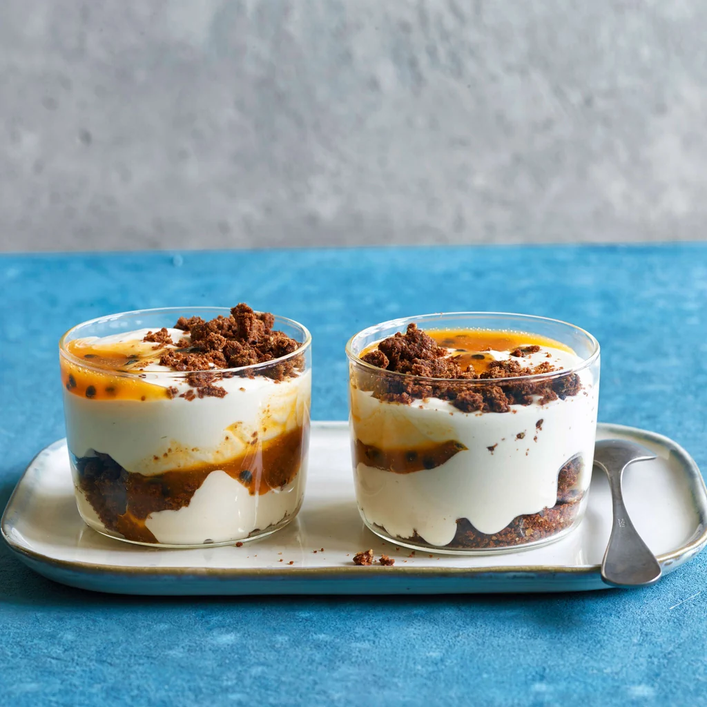 Tiramisù vegano alle mandorle e ai frutti della passione