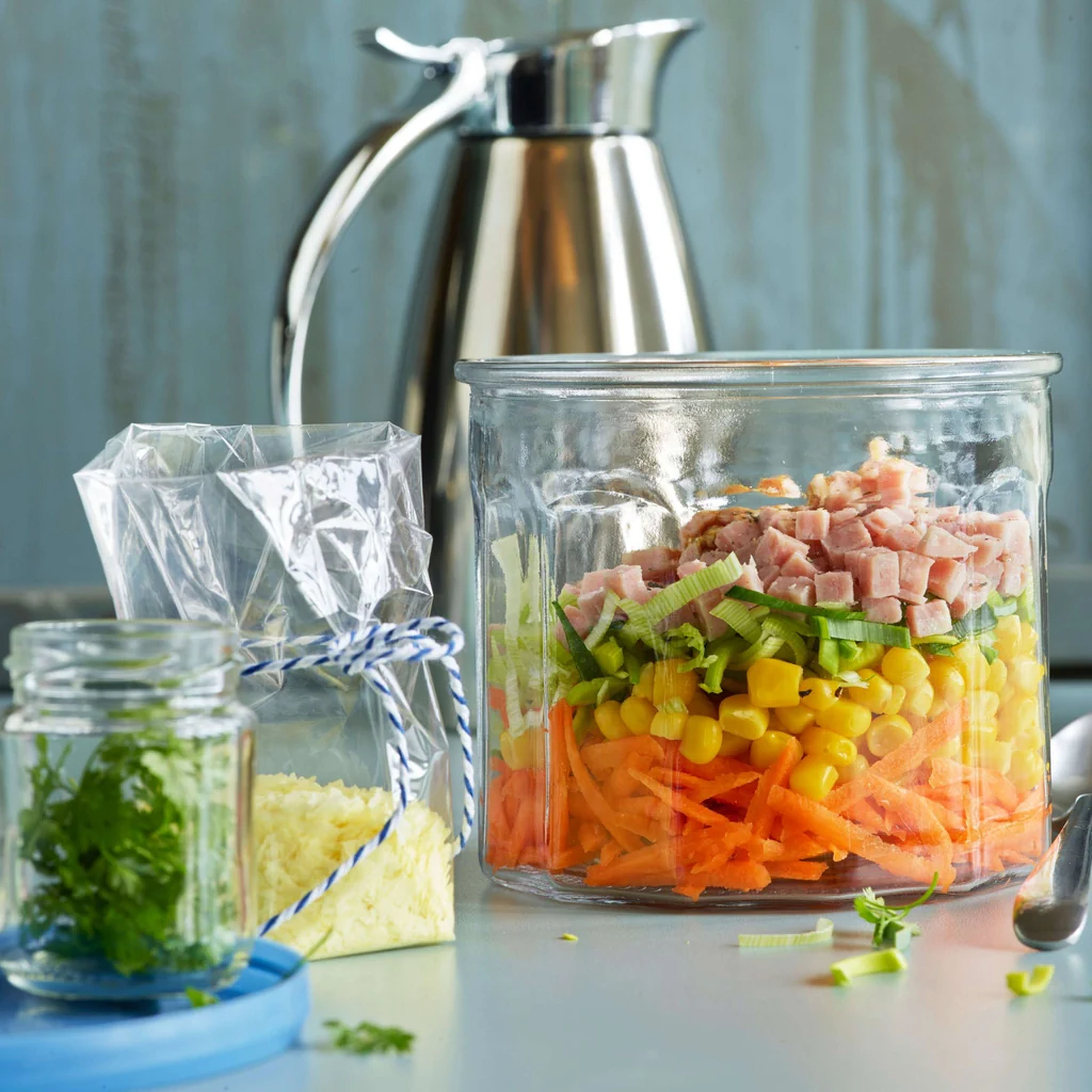 Minestra di verdure con prosciutto subito pronta