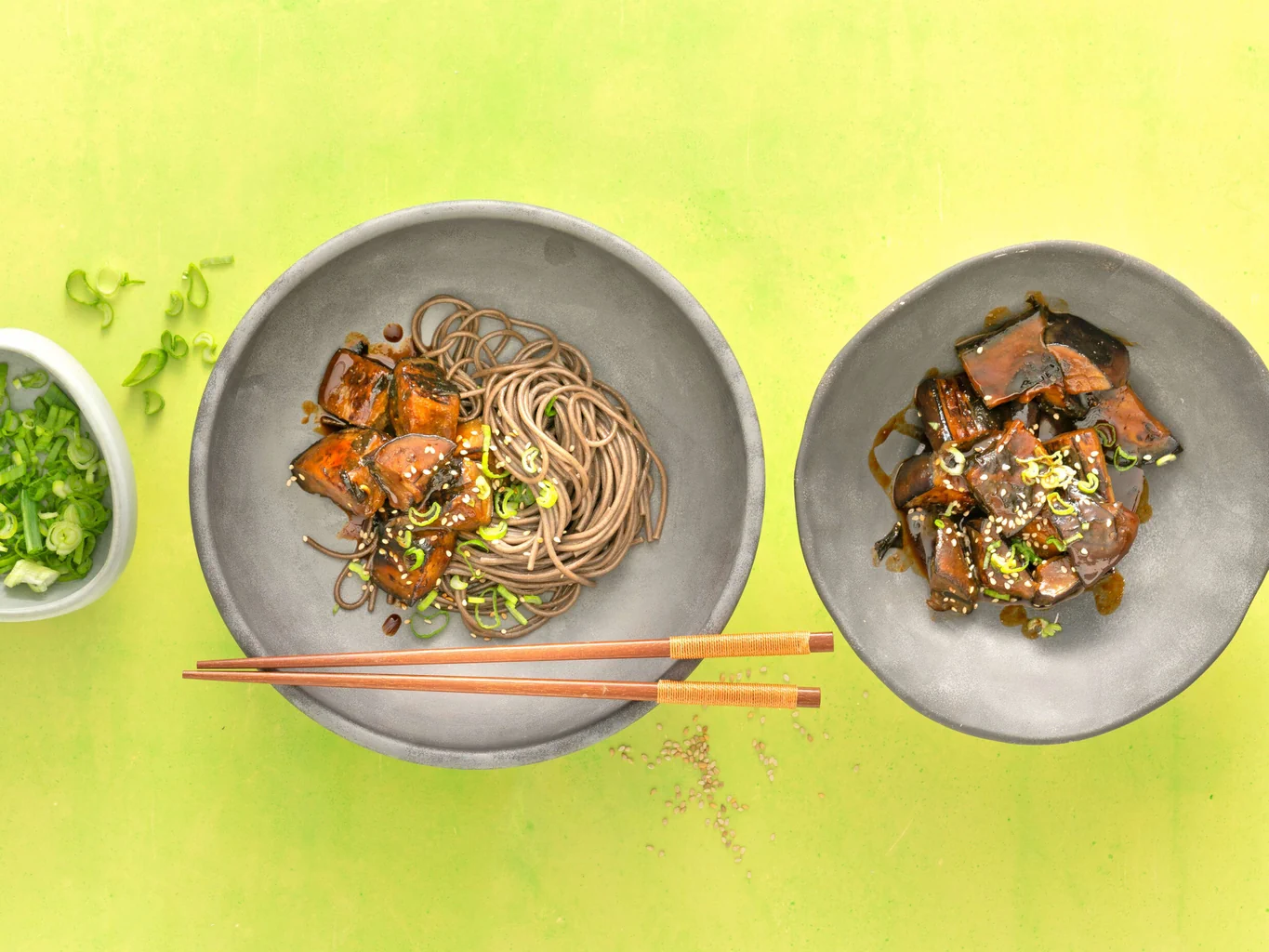 Soba-Nudeln mit Miso-Aubergine
