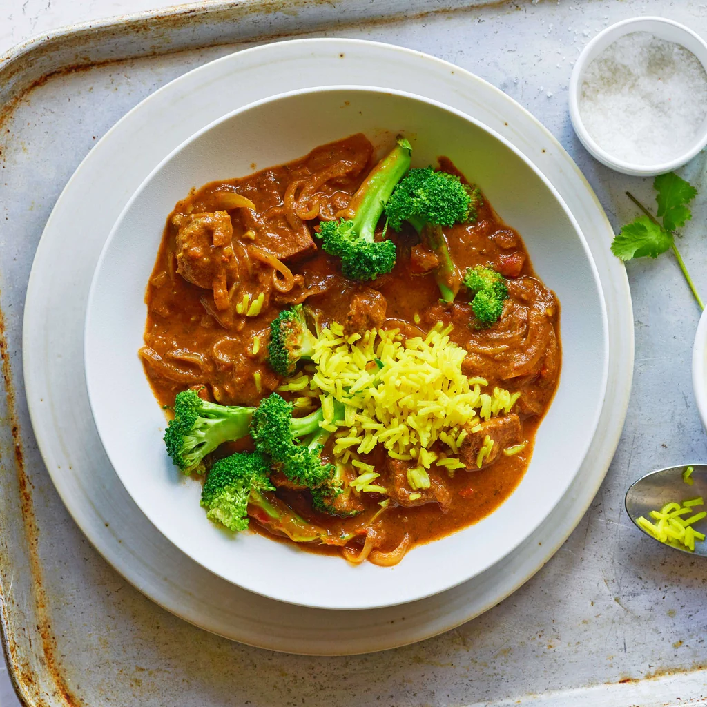 Curry d’agnello con riso alla curcuma