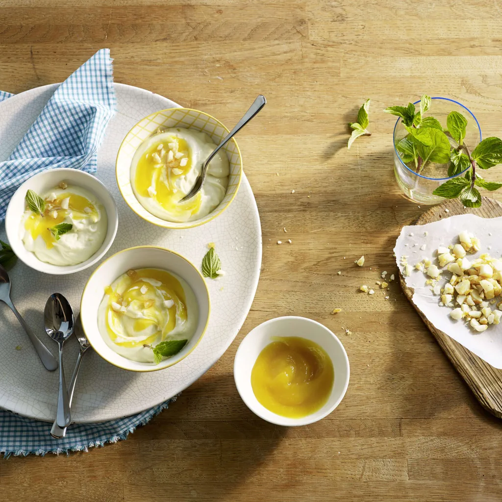Crème à la mangue avec pralin de macadam