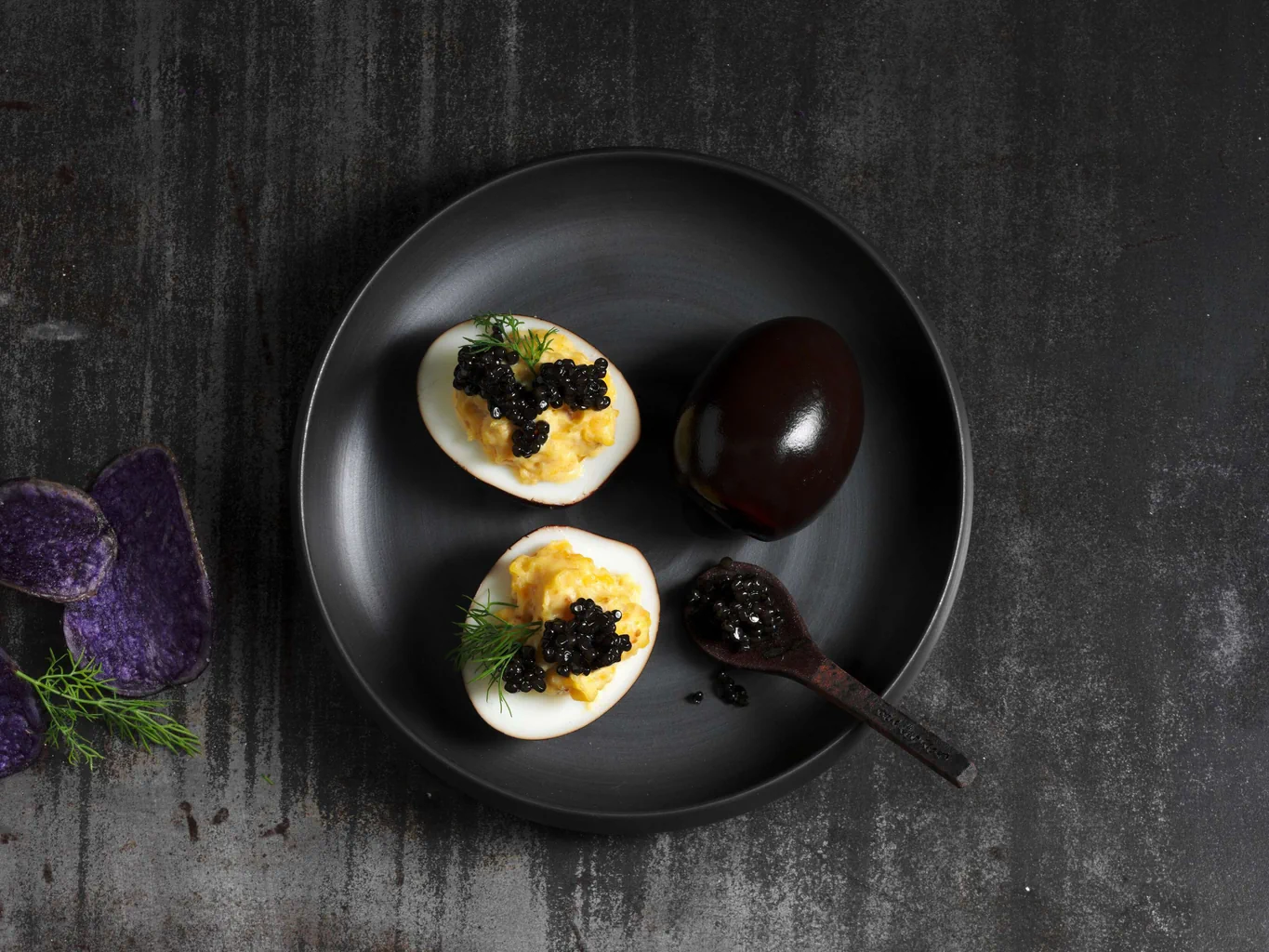 Eier-Pickles mit Kaviar