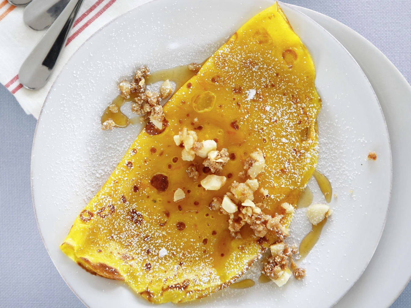 Crêpes aux carottes avec noix de macadam caramélisées