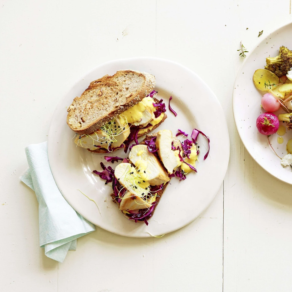 Sandwich di pollo e mango