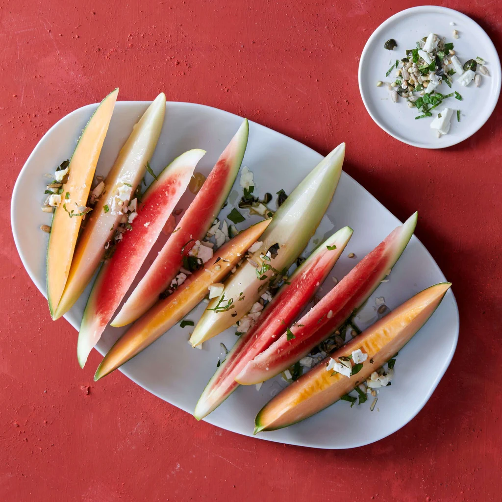 Melone con feta sbriciolata