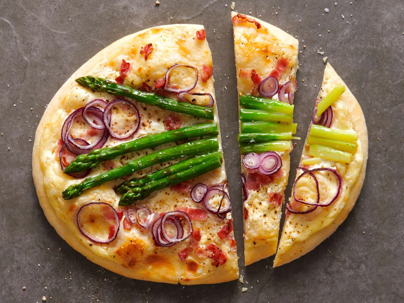 Spargel-Flammkuchen
