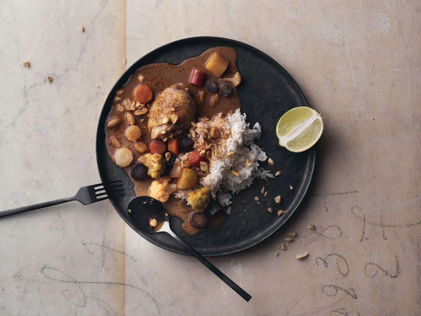 Curry di verdure con cosce di pollo