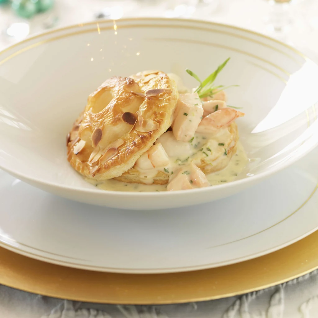 Fischragout im Mandel-Blätterteigpastetchen