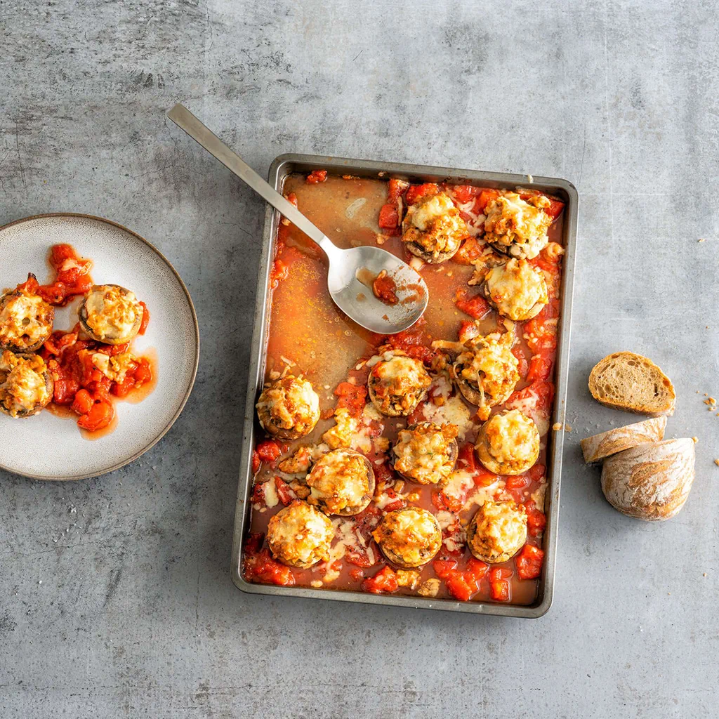 Champignon farciti con impasto di salsiccia 