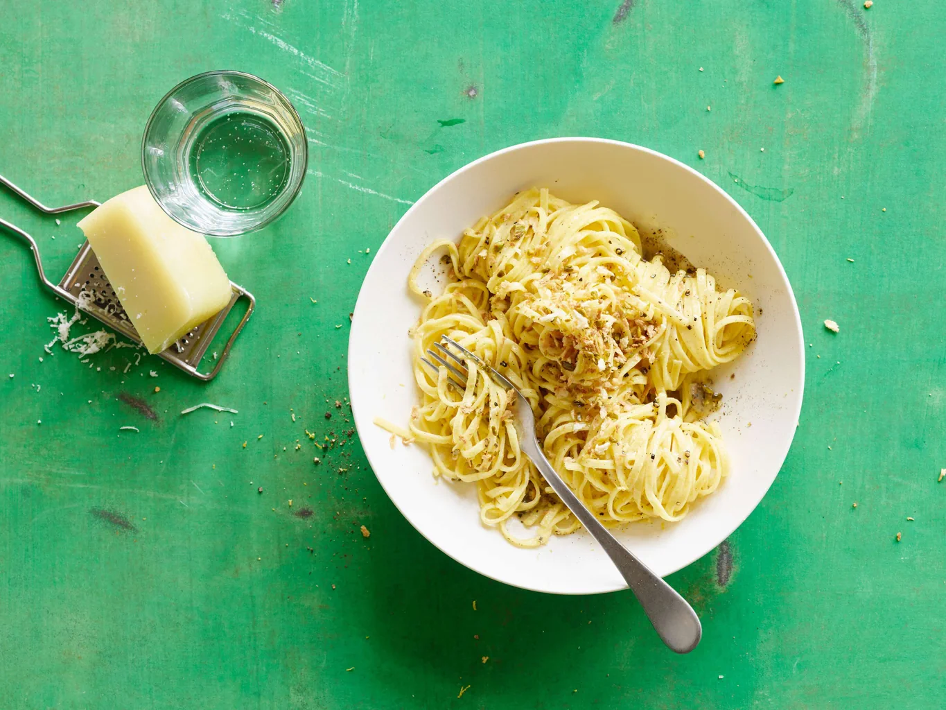 Spaghetti avec pecorino et pangrattato