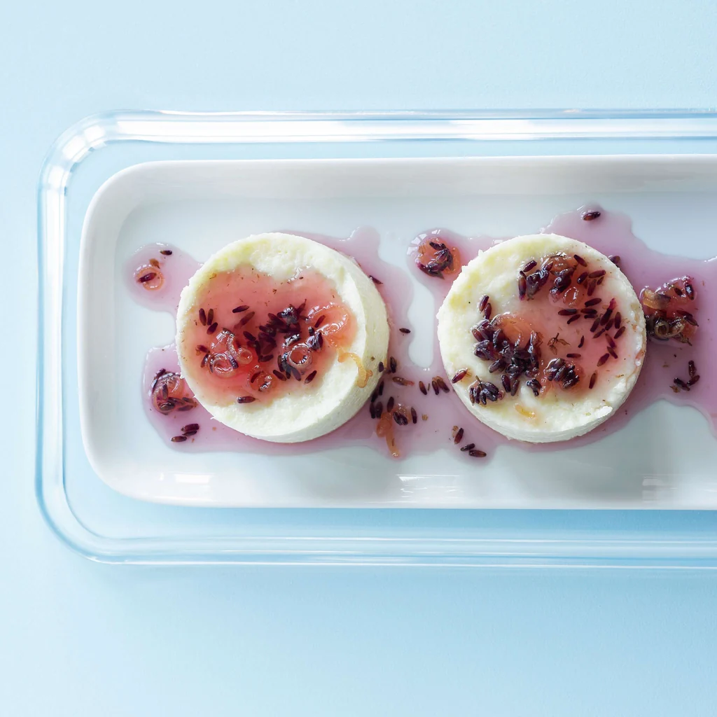 Quark-Griess-Köpfchen mit Lavendelsirup
