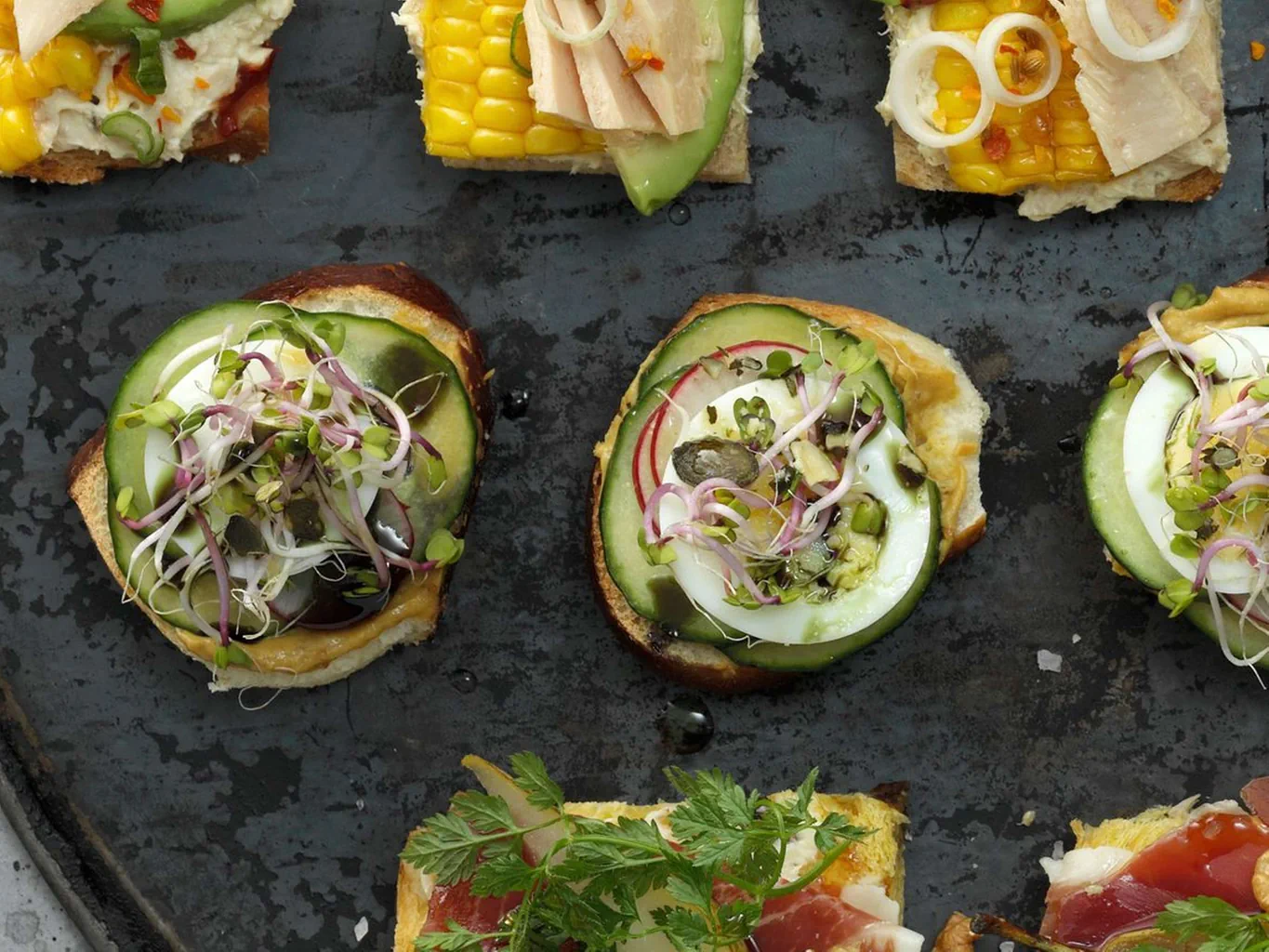 Canapé au concombre et à l'œuf