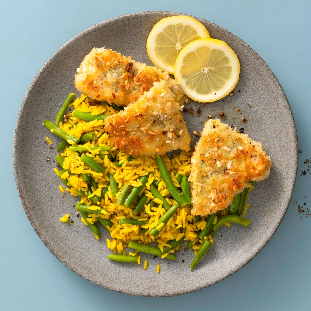 Fisch-Knusperli mit gelbem Reis